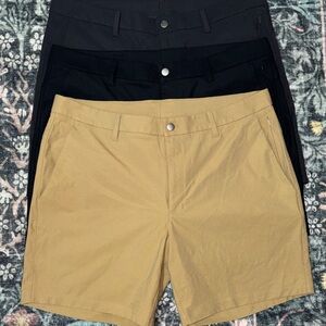 CRZ YOGA Men's Black and Tan Flat Front Shorts